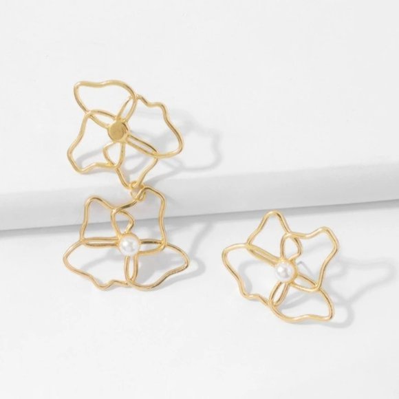 ♥ Flower Asymmetrical Earrings♥ - Picture 4 of 9